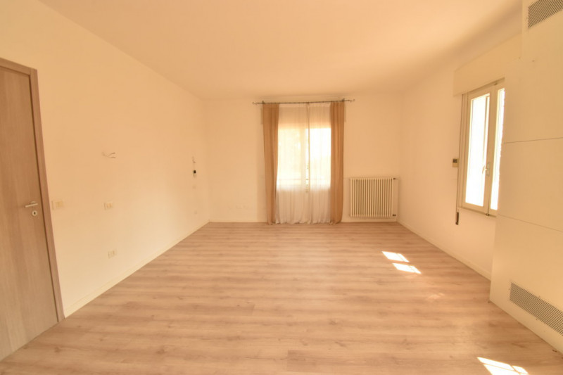 Dove il Verde Incontra il Benessere: Eleganza, Spazio e Natura!

In un contesto riservato e sugge...