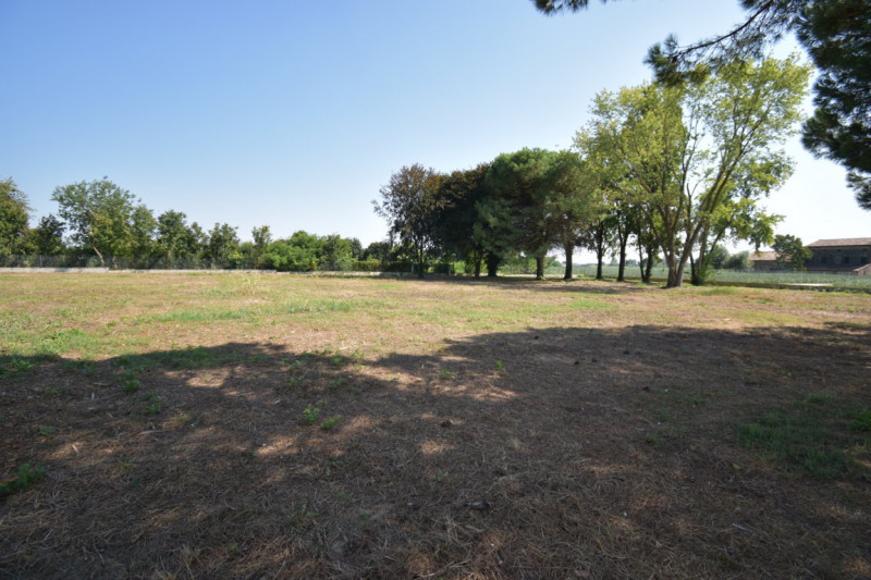 Dove il Verde Incontra il Benessere: Eleganza, Spazio e Natura!

In un contesto riservato e sugge...