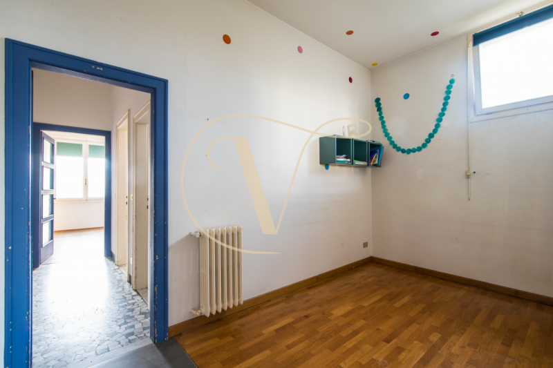 Nel raffinato contesto di via Carducci, a pochi passi dall'incantevole Prato della Valle, ti atte...