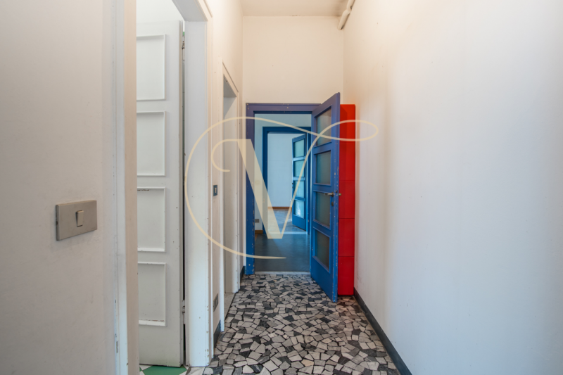 Nel raffinato contesto di via Carducci, a pochi passi dall'incantevole Prato della Valle, ti atte...