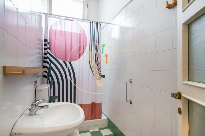 Nel raffinato contesto di via Carducci, a pochi passi dall'incantevole Prato della Valle, ti atte...