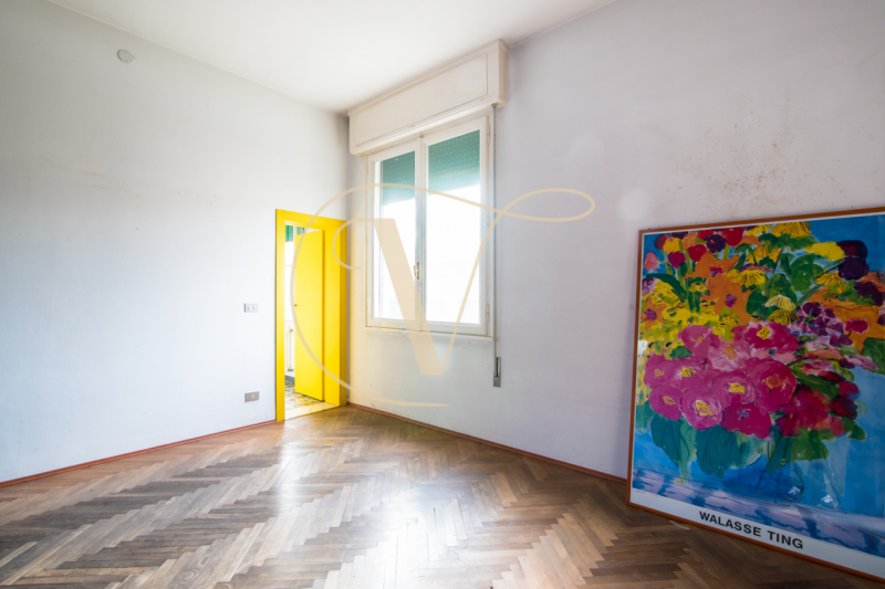 Nel raffinato contesto di via Carducci, a pochi passi dall'incantevole Prato della Valle, ti atte...