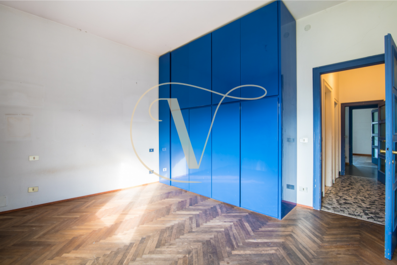 Nel raffinato contesto di via Carducci, a pochi passi dall'incantevole Prato della Valle, ti atte...