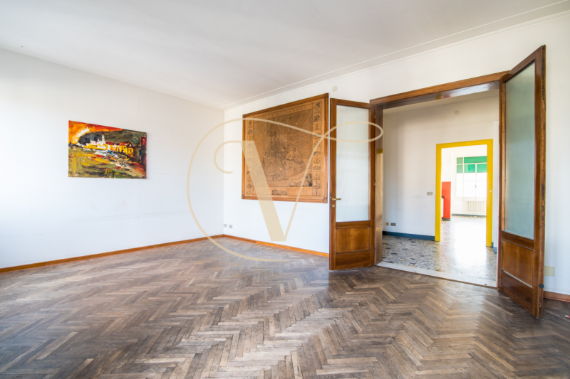 Nel raffinato contesto di via Carducci, a pochi passi dall'incantevole Prato della Valle, ti atte...