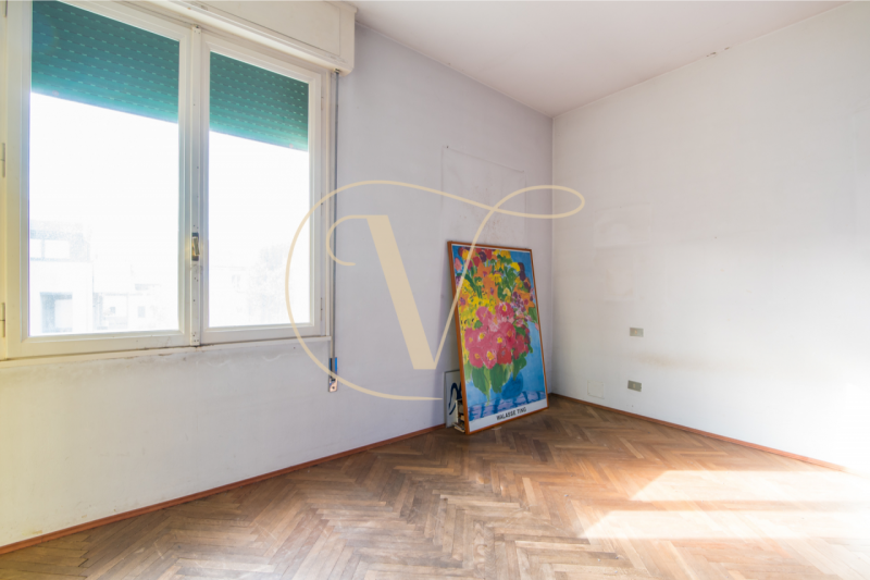 Nel raffinato contesto di via Carducci, a pochi passi dall'incantevole Prato della Valle, ti atte...