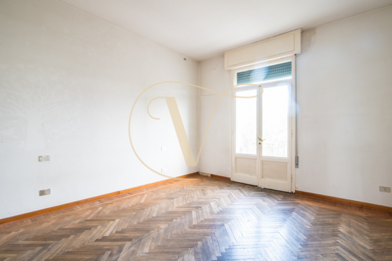 Nel raffinato contesto di via Carducci, a pochi passi dall'incantevole Prato della Valle, ti atte...