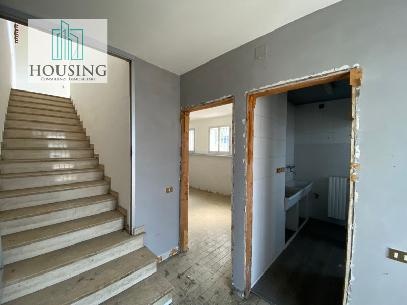 A Vigonza, proponiamo capannone di 1.000mq con ufficio al piano terra e piano primo, zona spoglia...