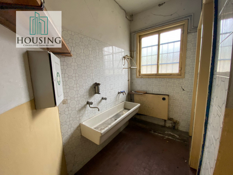 A Vigonza, proponiamo capannone di 1.000mq con ufficio al piano terra e piano primo, zona spoglia...