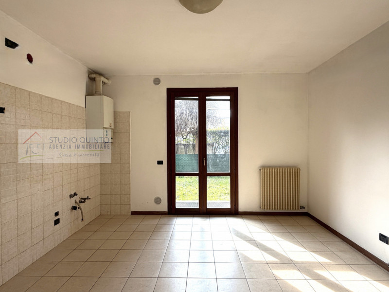 Trattasi di mini appartamento posto al piano terra di una palazzina edificata nel 2003. 
L'immobi...