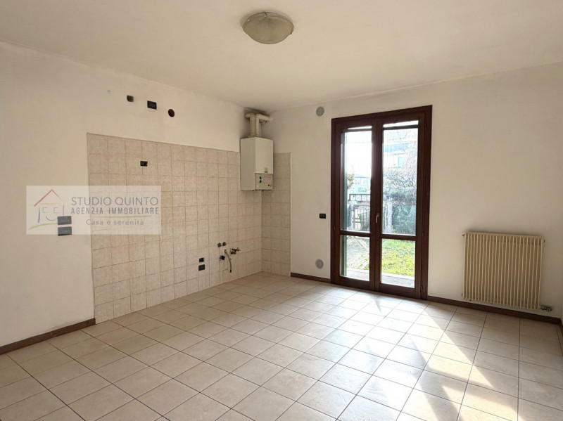 Trattasi di mini appartamento posto al piano terra di una palazzina edificata nel 2003. 
L'immobi...