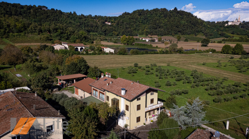 **Porzione di Bifamiliare da Ristrutturare in Vendita a Vicenza – Valletta del Silenzio**

Se sog...