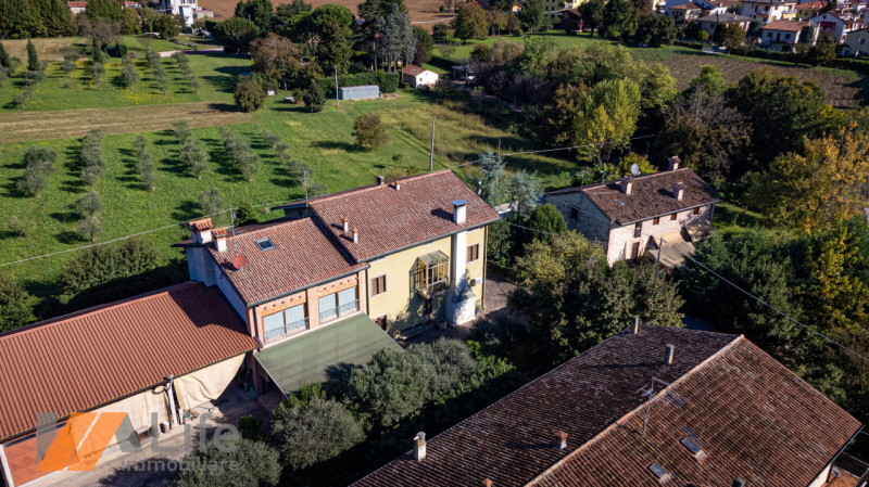 **Porzione di Bifamiliare da Ristrutturare in Vendita a Vicenza – Valletta del Silenzio**

Se sog...