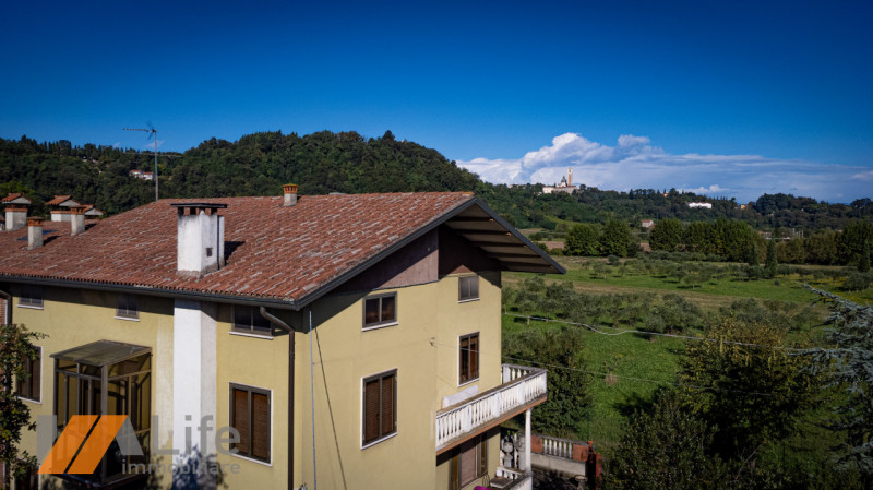 **Porzione di Bifamiliare da Ristrutturare in Vendita a Vicenza – Valletta del Silenzio**

Se sog...