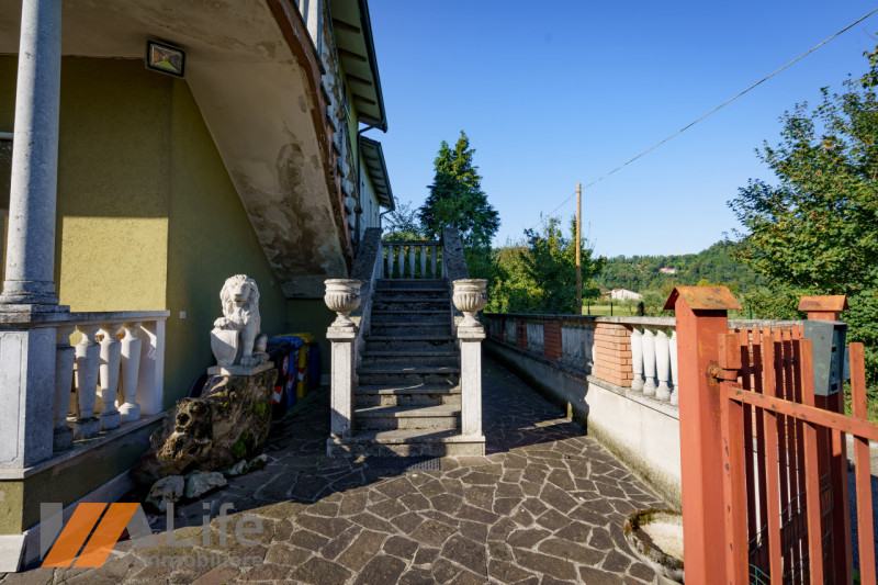 **Porzione di Bifamiliare da Ristrutturare in Vendita a Vicenza – Valletta del Silenzio**

Se sog...