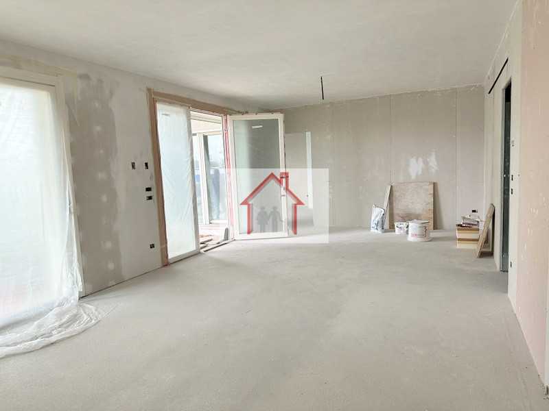 L'agenzia immobiliare Luxor è entusiasta di presentare questa splendida casa singola terratetto i...