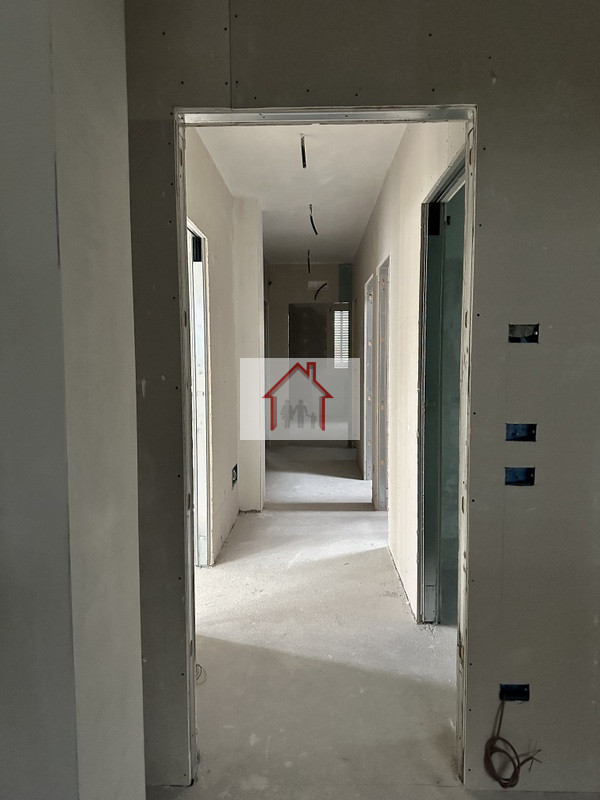 L'agenzia immobiliare Luxor è entusiasta di presentare questa splendida casa singola terratetto i...