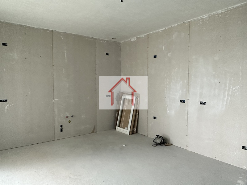 L'agenzia immobiliare Luxor è entusiasta di presentare questa splendida casa singola terratetto i...