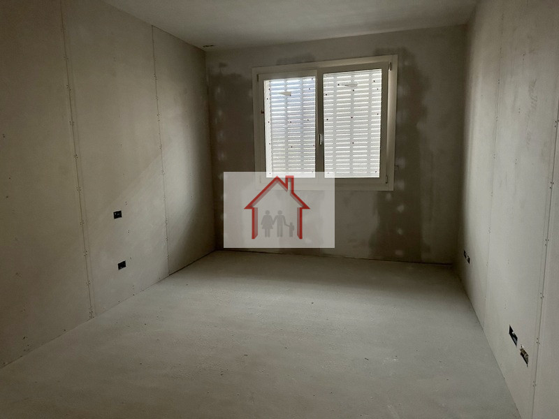 L'agenzia immobiliare Luxor è entusiasta di presentare questa splendida casa singola terratetto i...