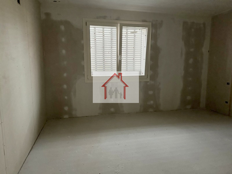 L'agenzia immobiliare Luxor è entusiasta di presentare questa splendida casa singola terratetto i...