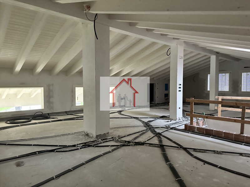 L'agenzia immobiliare Luxor è entusiasta di presentare questa splendida casa singola terratetto i...