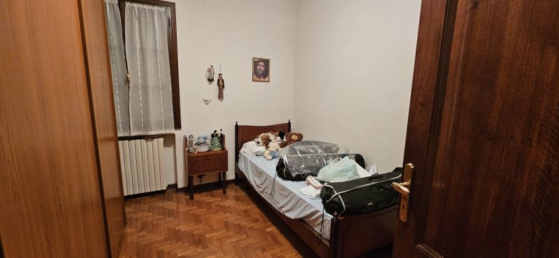 Scopri questa incantevole bifamiliare situata nel centro di Vescovana, a pochi passi dalla storic...