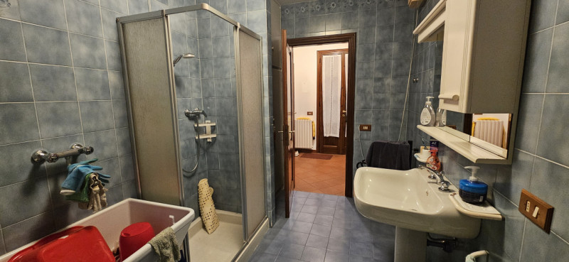 Scopri questa incantevole bifamiliare situata nel centro di Vescovana, a pochi passi dalla storic...