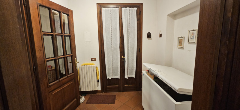 Scopri questa incantevole bifamiliare situata nel centro di Vescovana, a pochi passi dalla storic...