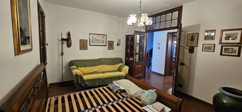 Scopri questa incantevole bifamiliare situata nel centro di Vescovana, a pochi passi dalla storic...