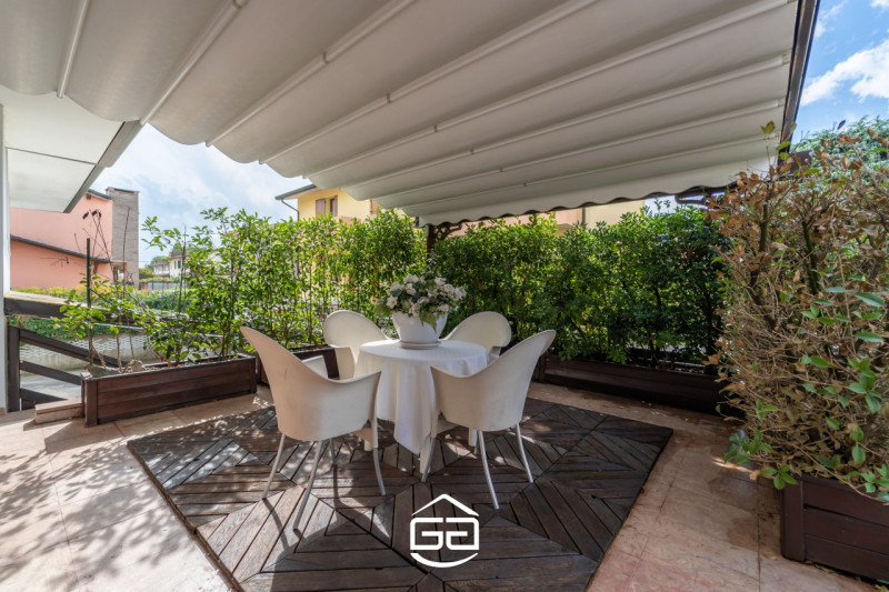 In posizione privilegiata nel cuore di Quinto Vicentino, proponiamo in vendita una splendida vill...