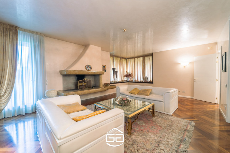 In posizione privilegiata nel cuore di Quinto Vicentino, proponiamo in vendita una splendida vill...