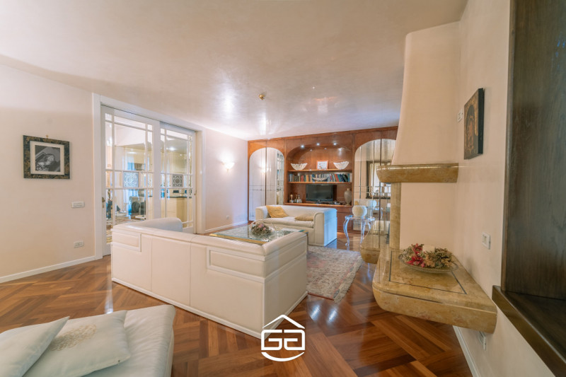 In posizione privilegiata nel cuore di Quinto Vicentino, proponiamo in vendita una splendida vill...