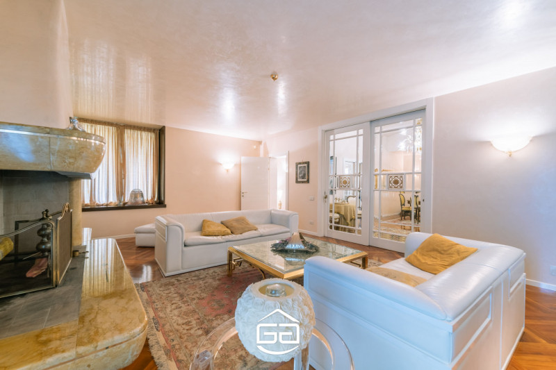 In posizione privilegiata nel cuore di Quinto Vicentino, proponiamo in vendita una splendida vill...