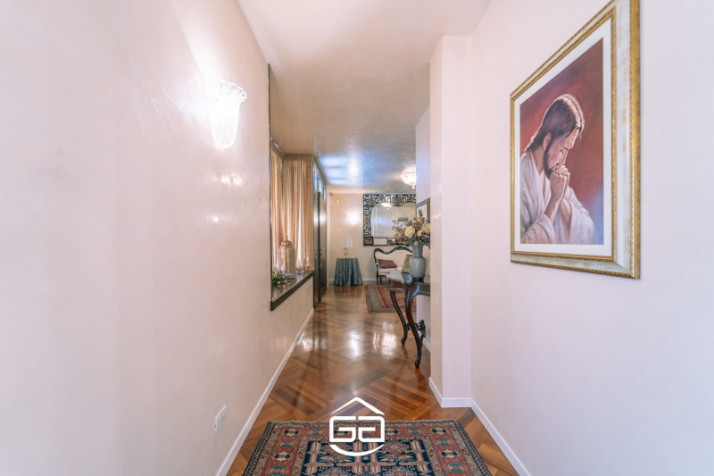 In posizione privilegiata nel cuore di Quinto Vicentino, proponiamo in vendita una splendida vill...