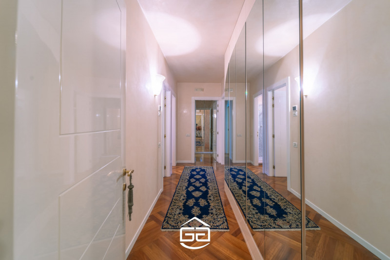 In posizione privilegiata nel cuore di Quinto Vicentino, proponiamo in vendita una splendida vill...