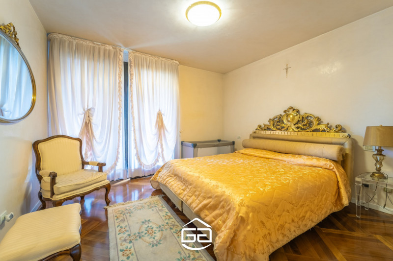 In posizione privilegiata nel cuore di Quinto Vicentino, proponiamo in vendita una splendida vill...