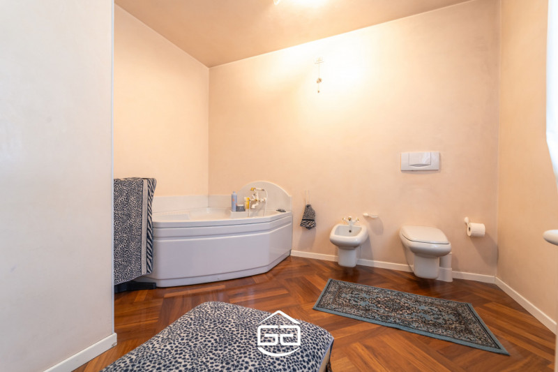 In posizione privilegiata nel cuore di Quinto Vicentino, proponiamo in vendita una splendida vill...