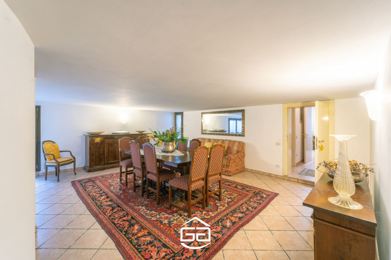 In posizione privilegiata nel cuore di Quinto Vicentino, proponiamo in vendita una splendida vill...