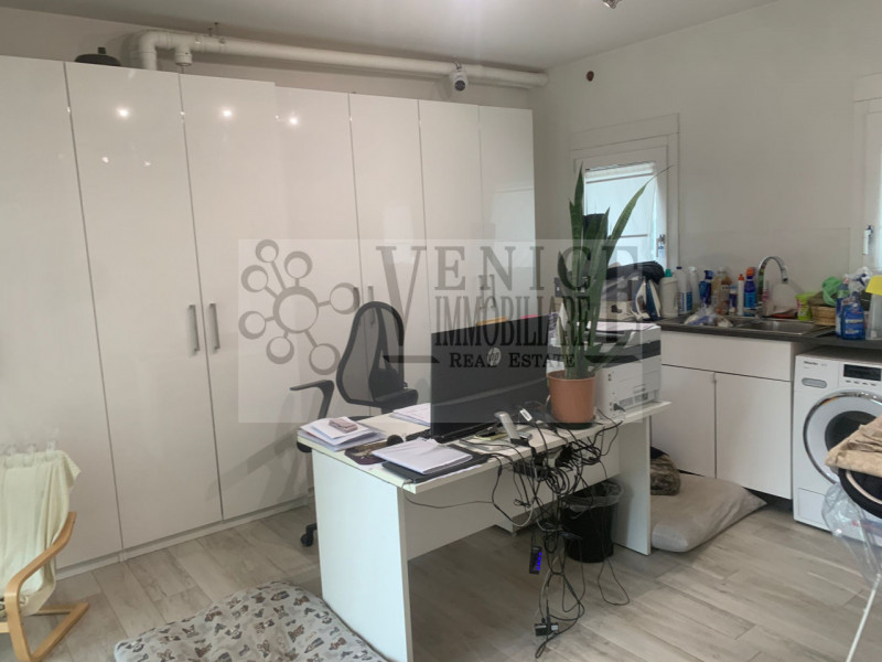 In vendita, nel cuore di Perarolo, proponiamo un'incantevole casa singola terratetto immersa in u...