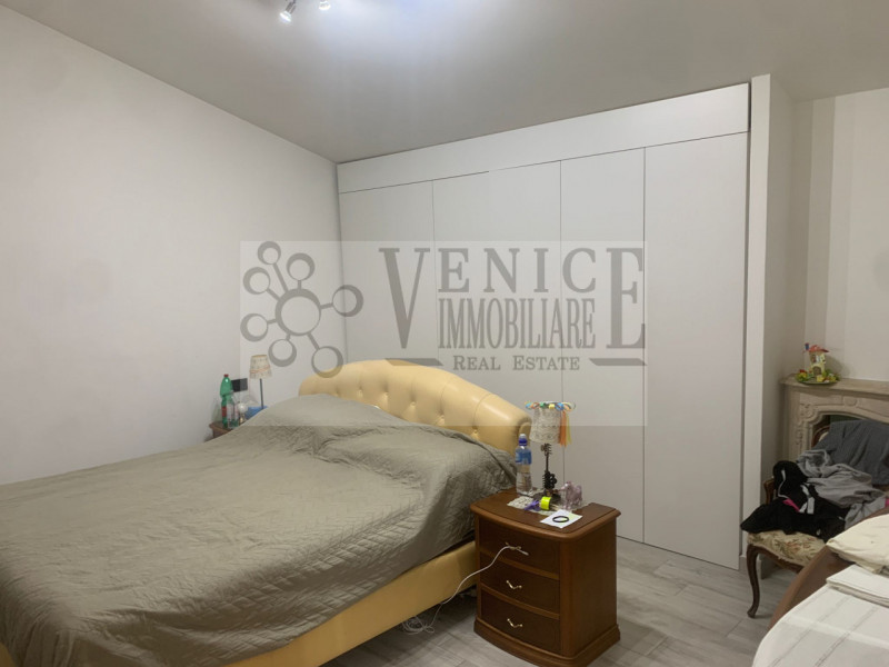 In vendita, nel cuore di Perarolo, proponiamo un'incantevole casa singola terratetto immersa in u...