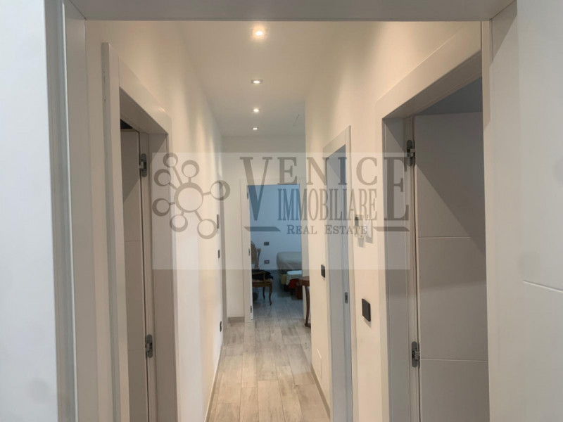 In vendita, nel cuore di Perarolo, proponiamo un'incantevole casa singola terratetto immersa in u...