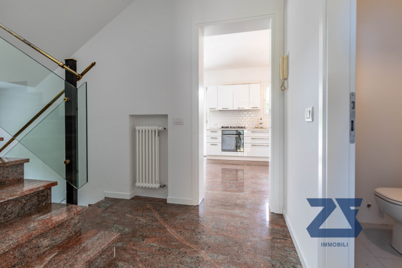 In vendita a Castelfranco Veneto - zona residenziale a due passi dal centro

Bifamiliare costruit...