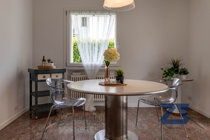 In vendita a Castelfranco Veneto - zona residenziale a due passi dal centro

Bifamiliare costruit...