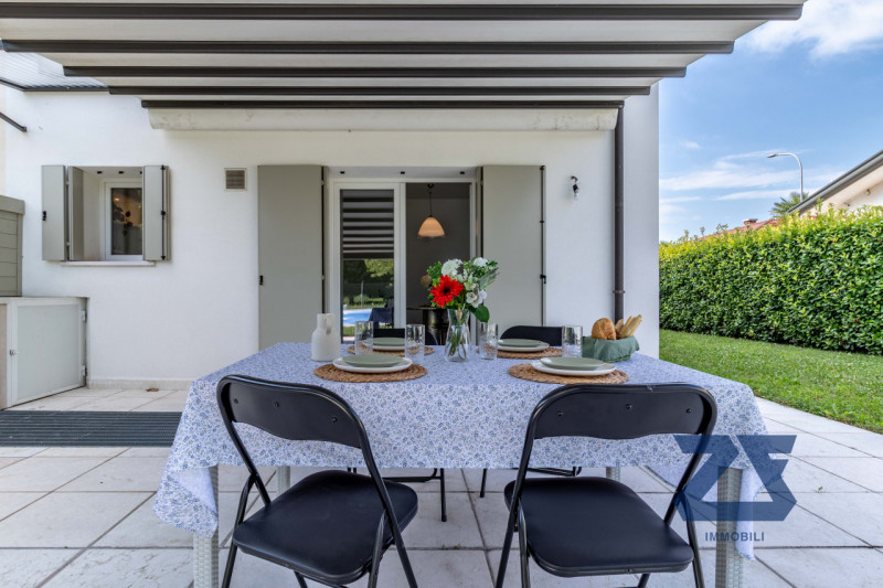 In vendita a Castelfranco Veneto - zona residenziale a due passi dal centro

Bifamiliare costruit...