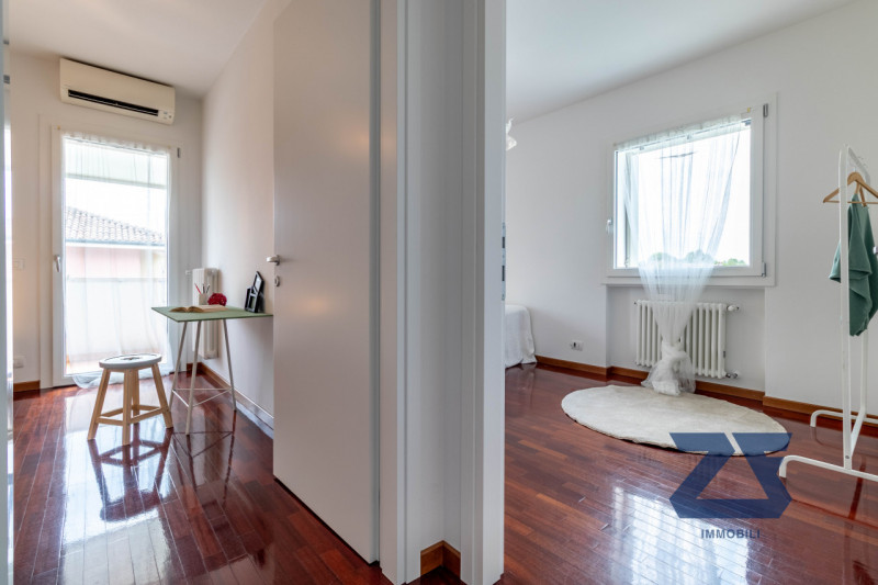 In vendita a Castelfranco Veneto - zona residenziale a due passi dal centro

Bifamiliare costruit...