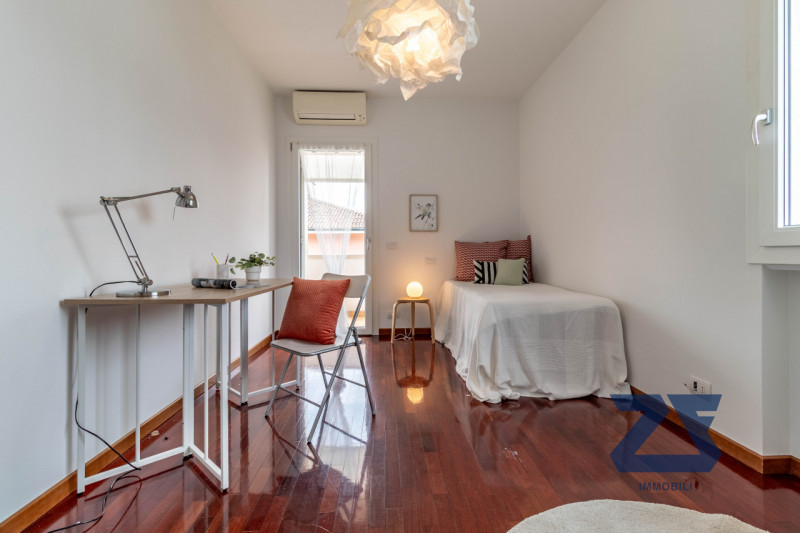 In vendita a Castelfranco Veneto - zona residenziale a due passi dal centro

Bifamiliare costruit...