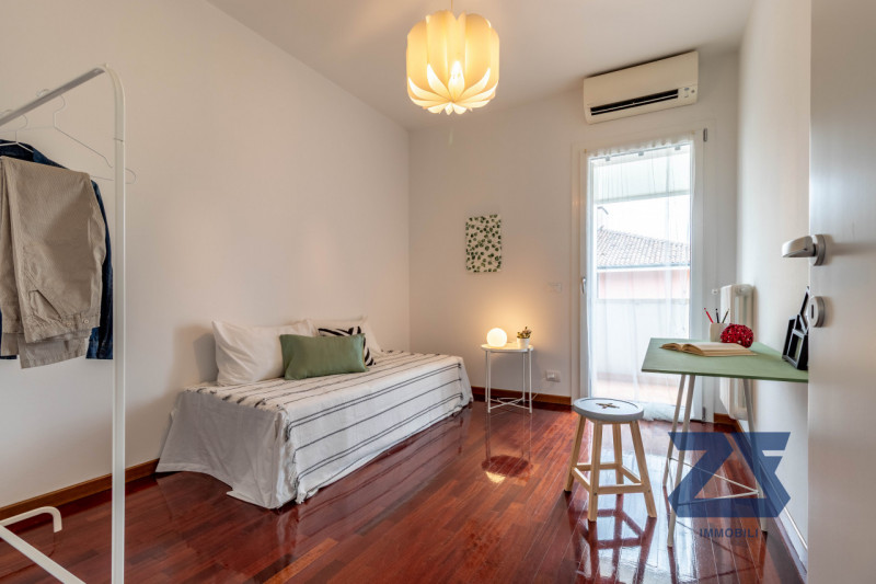 In vendita a Castelfranco Veneto - zona residenziale a due passi dal centro

Bifamiliare costruit...