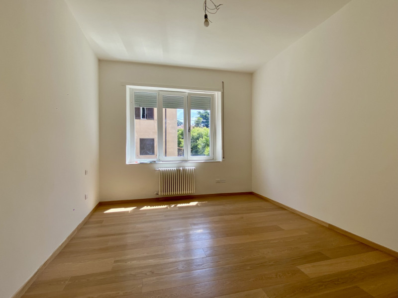 A pochi passi dal cuore di Vicenza, in una zona comoda all'università e principali servizi, propo...