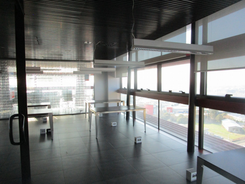 A Padova est sulla Torre NET CENTER affittasi ufficio di grande prestigio. Superficie di circa 35...