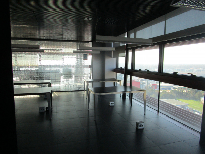 A Padova est sulla Torre NET CENTER affittasi ufficio di grande prestigio. Superficie di circa 35...