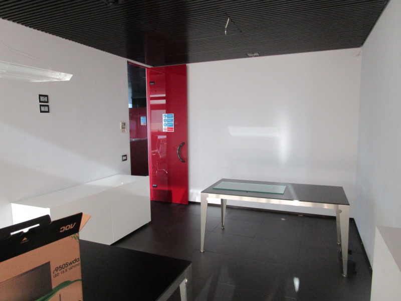 A Padova est sulla Torre NET CENTER affittasi ufficio di grande prestigio. Superficie di circa 35...